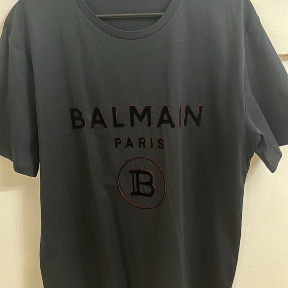 Original Balmain Paris men t-shirt size extra large. Black with red outlining. - Picture 3 of 6